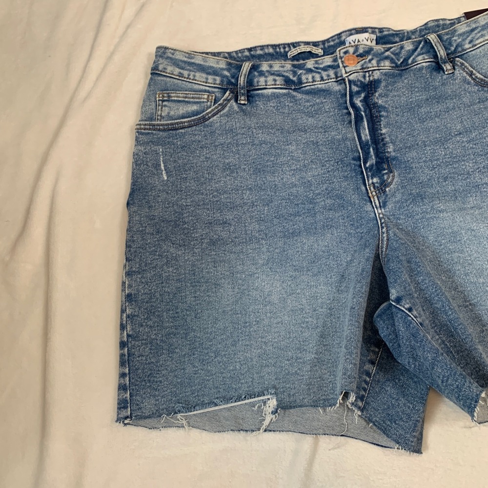 NEW AVA & VIV Acid Wash Denim High Rise Relaxed Bermuda‎ Short Size 24 - Picture 2 of 12